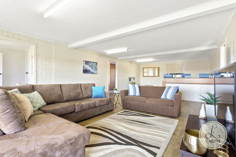 TASSIE SEASIDE SERENITY - L'Abode Accommodation - Bridge Guide 3