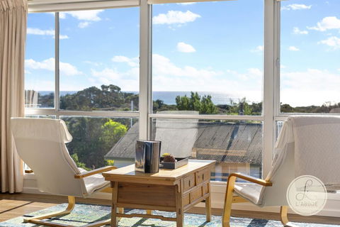 TASSIE SEASIDE SERENITY - L'Abode Accommodation - Bridge Guide 2