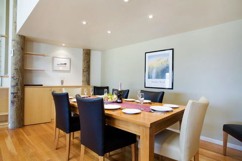Tathra Beach House Holiday Apartments - Click Find 2