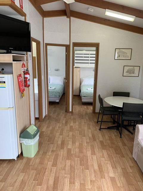 Tatura Cabin & Caravan Park - Click Find 1