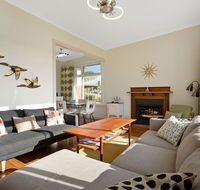 The 50's Beach House - Click Find