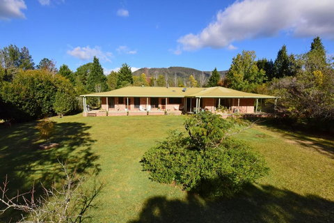 The Ambers - Comfortable Family Getaway! - Click Find 1