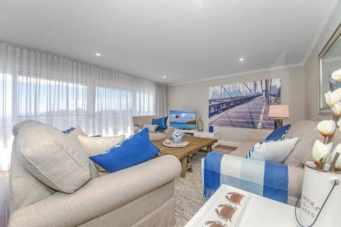 The Anchorage, Unit 12/9 Laman Street - Bet 4u 0