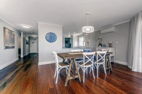 The Anchorage, Unit 12/9 Laman Street - Bet 4u 3