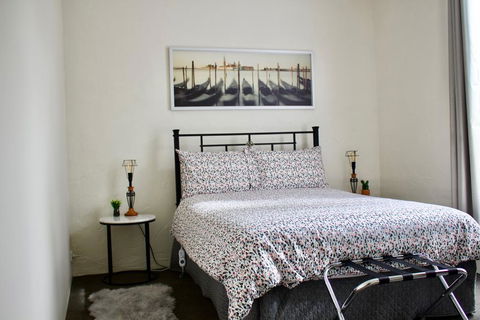 The Apartment - Moyston - Click Find 1