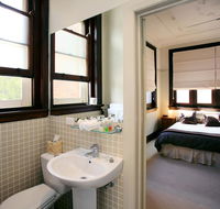 The Bank Guesthouse - Click Find