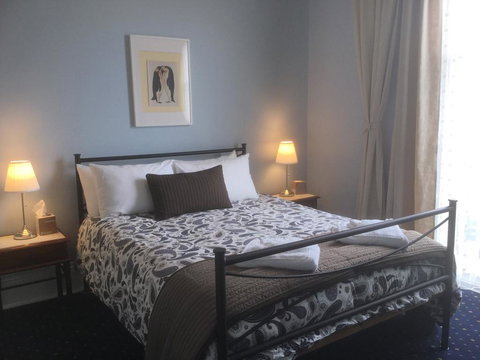 The Bank Guesthouse Glen Innes - Lawyer Find 1