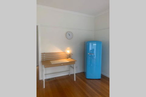 The Batch On Benyon , Fresh And Cute As A Button - Click Find 1