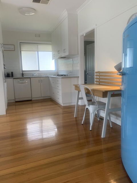 The Batch On Benyon , Fresh And Cute As A Button - Click Find 2