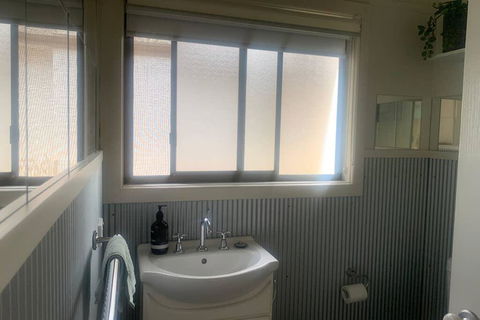 The Batch On Benyon , Fresh And Cute As A Button - Click Find 3