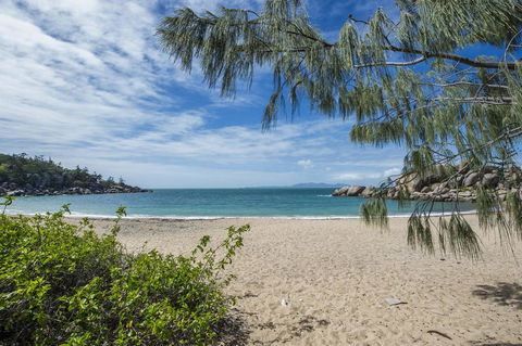 The Beach House At Arthur Bay - Bridge Guide 1