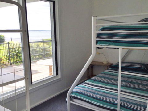 The Beach House' 169 Soldiers Point Road - Right On The Waterfront - Bet 4u 1