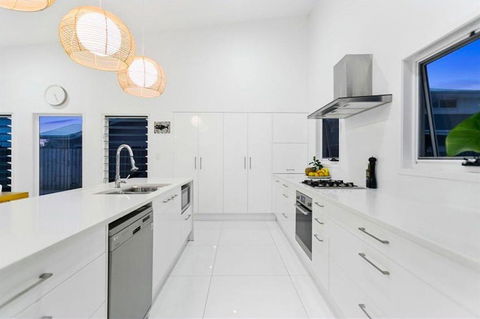 THE BEACH OASIS @ 360 - Click Find 2