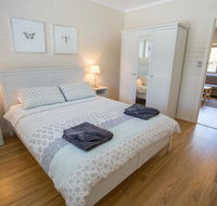 The Blue Door Villa - Click Find
