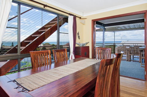 THE BOARDROOM ON BANKSIA - 11 Banksia Ave Bonny Hills - Click Find 2