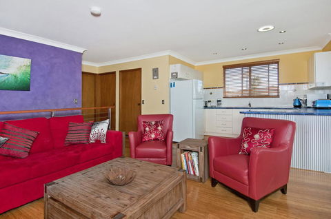 THE BOARDROOM ON BANKSIA - 11 Banksia Ave Bonny Hills - Click Find 0