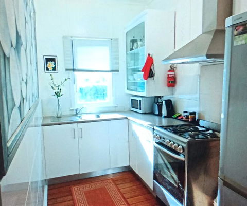 The Boathouse A 3 Bedroom House - Click Find 2