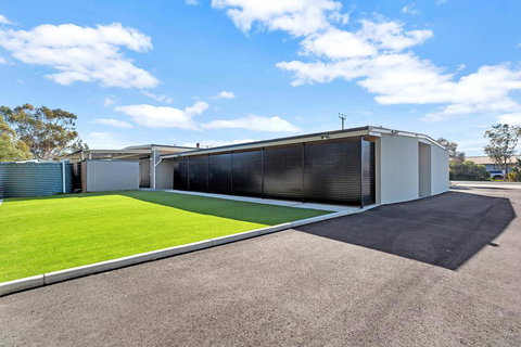 The Bunkhouse - Bet 4u 1