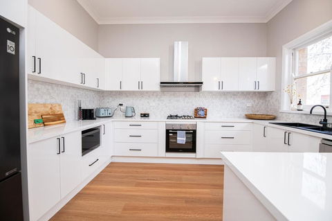 The Byng House Grand And Central, Entertain 12 - Lavinia 1