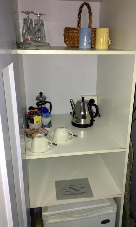 The Chalet Guesthouse And Studio - Click Find 3