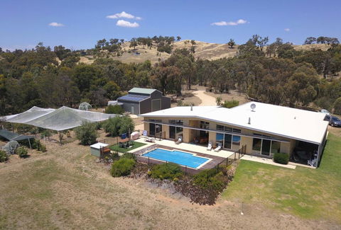 The Chocolate Lily Bed & Breakfast - Click Find 2