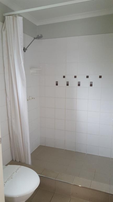 The Commercial Hotel Motel - Click Find 3