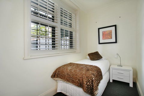 The Courtyard Of St Neot - Art Deco 2BR Potts Point Apartment With Large Courtyard In Stunning Location - Bet 4u 2