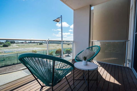 The Cove @ New Port-Pool - Spa - Sauna - Gym & More - Click Find 1
