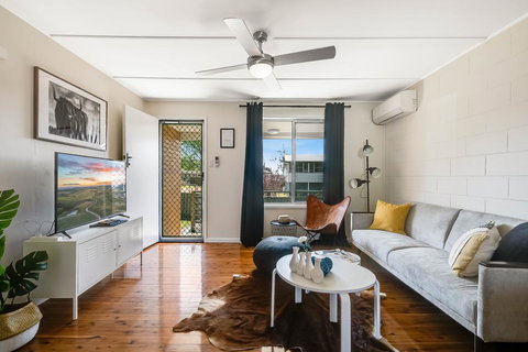 The Cowhide Cabin - Comfy, Family Friendly Stays In Toowoomba - Click Find 1