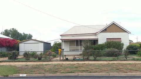 The Crooked Cottage - Click Find 1