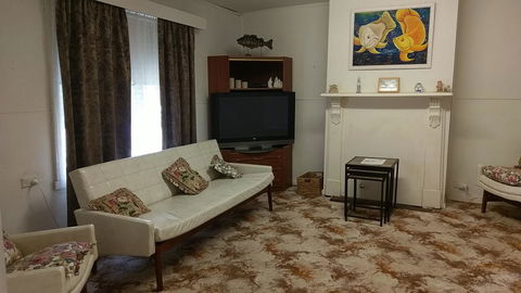 The Crooked Cottage - Click Find 2