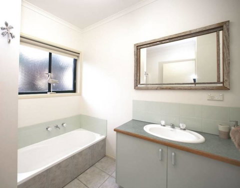 The Divide - Rye Back Beach Hideaway - Click Find 3