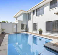 The Doggy Beach House At Salt - Click Find