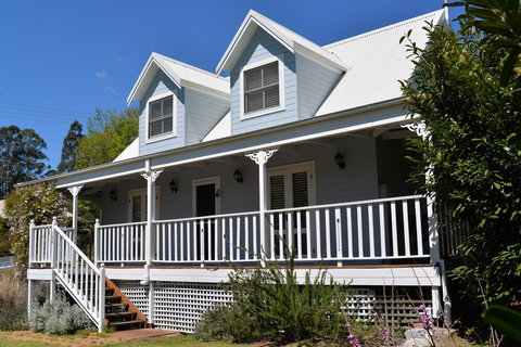 The Doll's House - Charming 2 Bedroom Cottage Just A Short Walk From The Village - Click Find 1