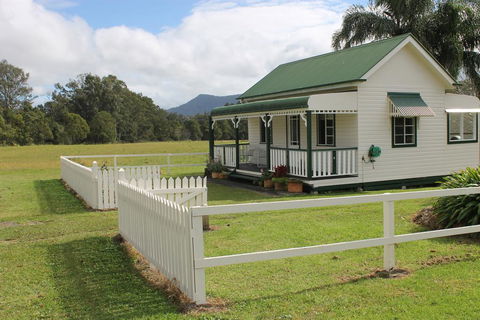 The Dollhouse Cottage - Click Find 2
