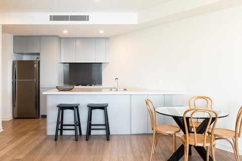 The Edge - Luxurious Waterfront Apartment - Bet 4u 2