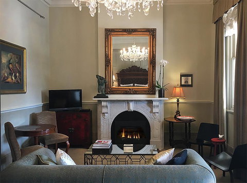 The Empyre Boutique Hotel - Bet 4u 3