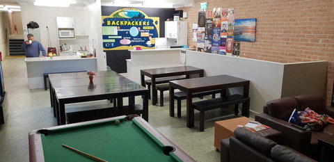 The Entrance Backpackers - Click Find 1