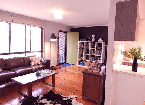 The Escarpment - Bet 4u 2