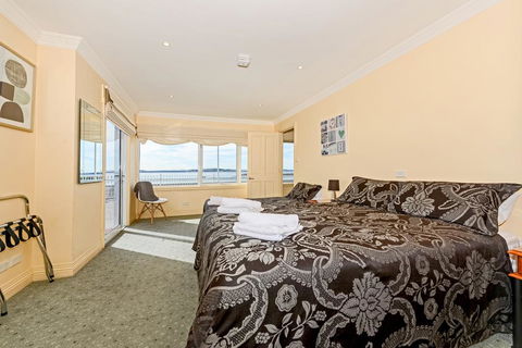 The Esplanade Kingston Beachfront - Click Find 1