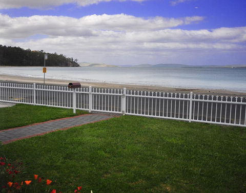 The Esplanade Kingston Beachfront - Click Find 0