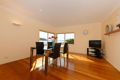 The Esplanade Kingston Beachfront - Click Find 2