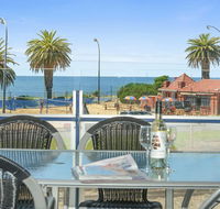 The Frontage Resort-Style Apartment - Click Find