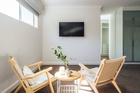 The Grand Oasis - Pool - Wifi - Mins From Beach - Lawyer Find 3