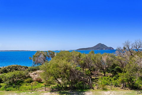 The Helm, Unit 3/22 Voyager Close - Bet 4u 1