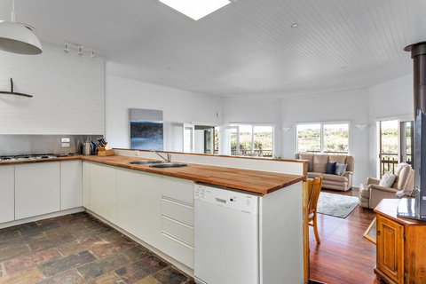 The Heyfield Hideaway: Tennis & Spa - Click Find 2