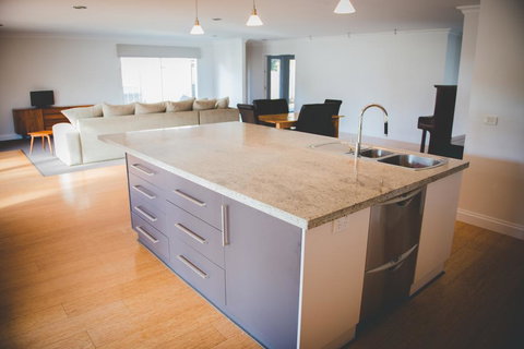 The Hicks - Local Finder 1