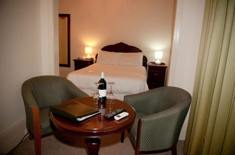 The Hotel Shamrock - Bridge Guide 1