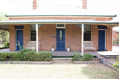 The Little Cooking School And Accommodation - Click Find 0