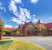 The Lodge Outback Motel - Click Find
